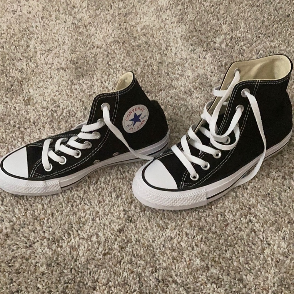 COPY - BRAND NEW WOMENS CONVERSE ALLSTAR size 5!